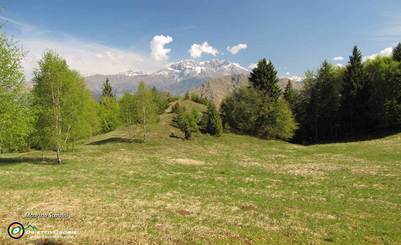 25 Panorama dalla baita del Monte Torrione..JPG